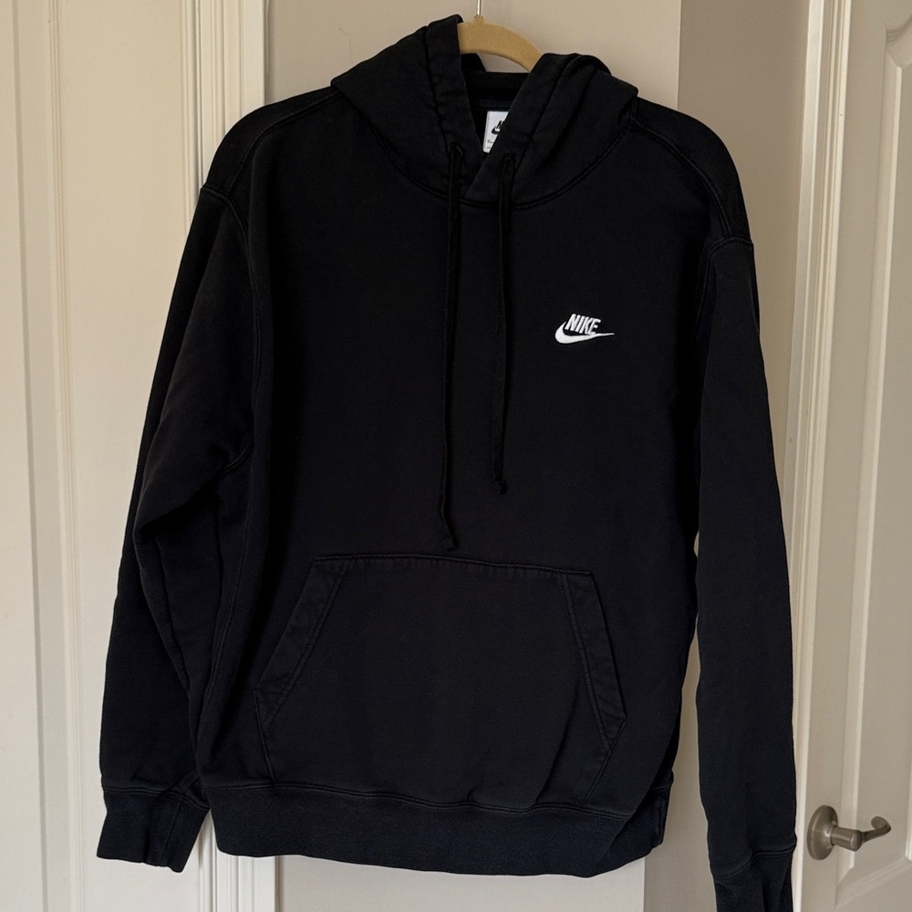 Nike Men's Black Pullover Hoodie